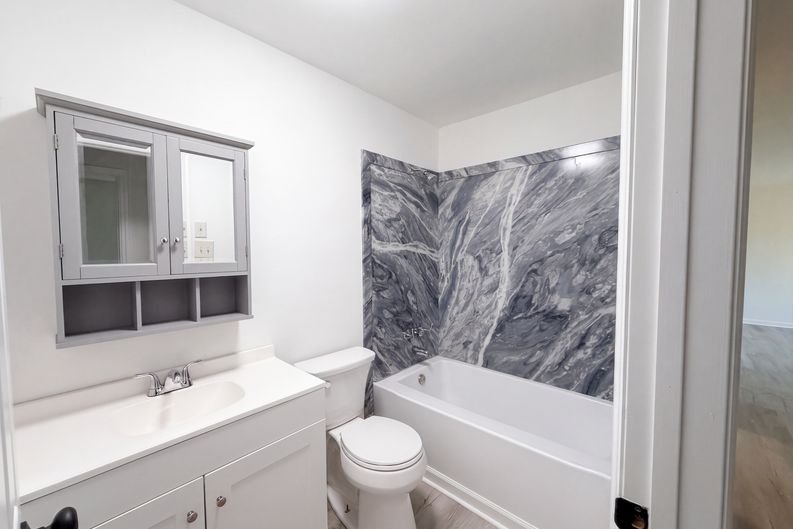 Photo 19 of 27 of 7301 Meadowbrook Cir, Knoxville, TN