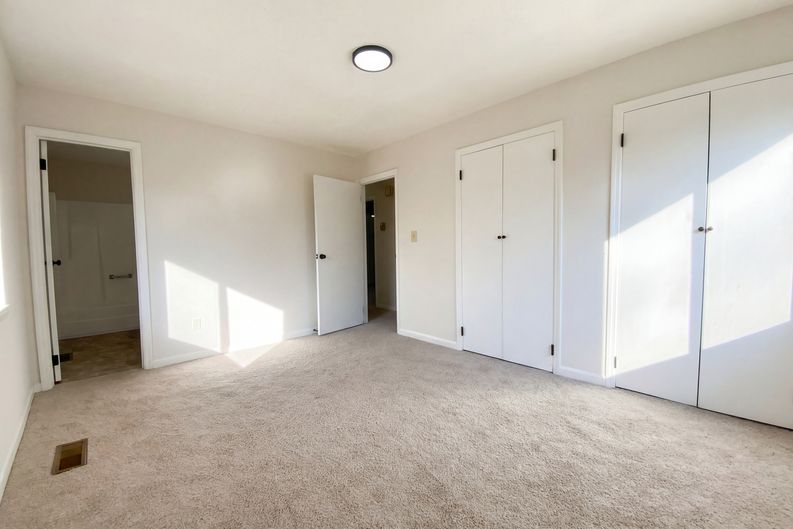 Photo 4 of 22 of 1111 3rd Ln, Pleasant Grove, AL
