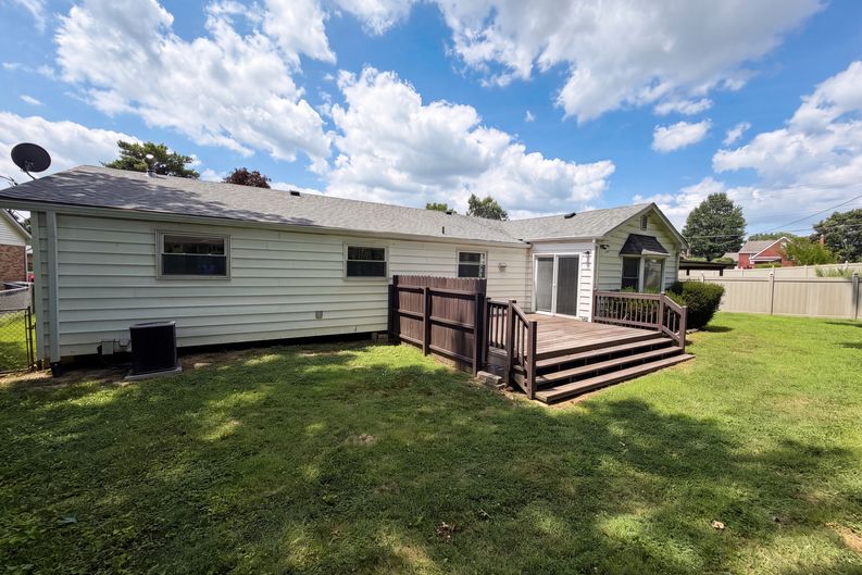Photo 5 of 21 of 871 Wycliffe Ct, Saint Louis, MO