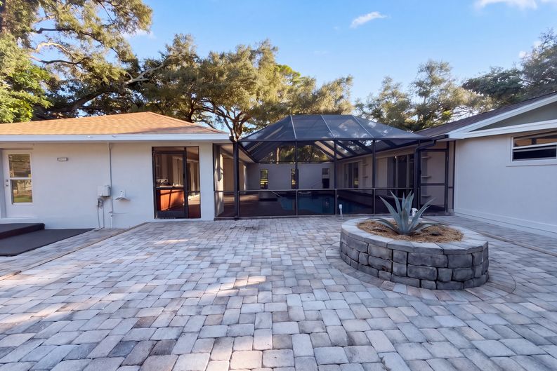 Photo 33 of 43 of 3705 Malec Cir, Sarasota, FL