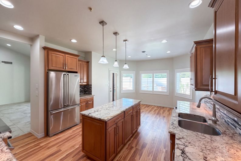 Photo 9 of 36 of 10240 E Cochise Dr, Scottsdale, AZ