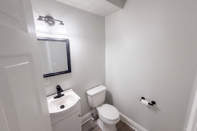 Photo 14 of 23 of 926 Ellsworth Ave, Columbus, OH
