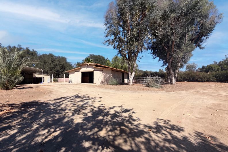 Photo 34 of 40 of 15408 Glentree Rd, Valley Center, CA
