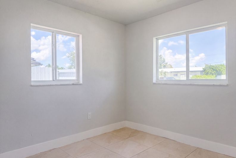 Photo 9 of 20 of 1418 S K St, Lake Worth Beach, FL