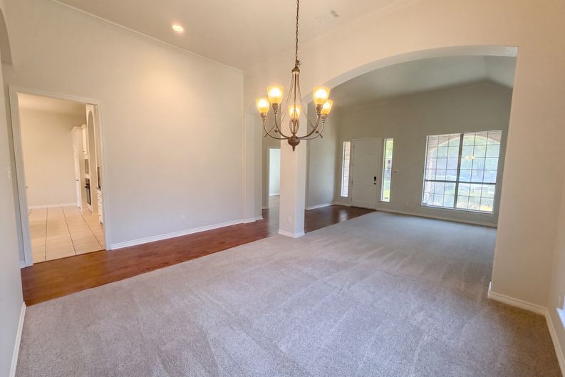 Photo 10 of 30 of 6 Cimarron Ct, Roanoke, TX