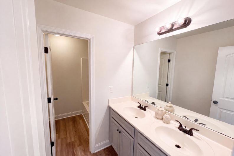 Photo 18 of 26 of 4025 Village Crossing Cir, Ellenwood, GA