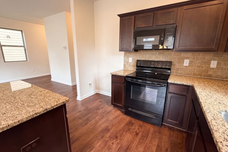 Photo 7 of 22 of 11828 Lovejoy Crossing Blvd, Lovejoy, GA