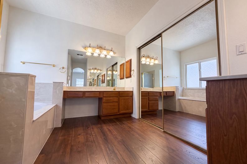 Photo 15 of 29 of 9809 Buckeye St NW, Albuquerque, NM