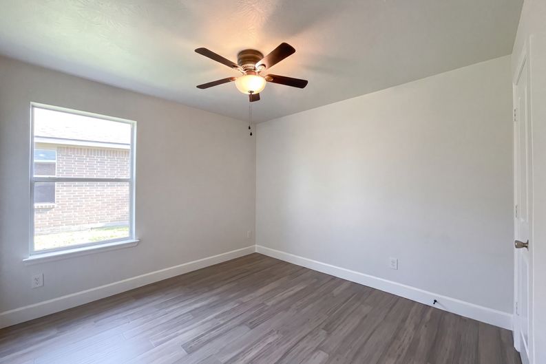 Photo 13 of 16 of 21714 Falcongate Ct, Humble, TX