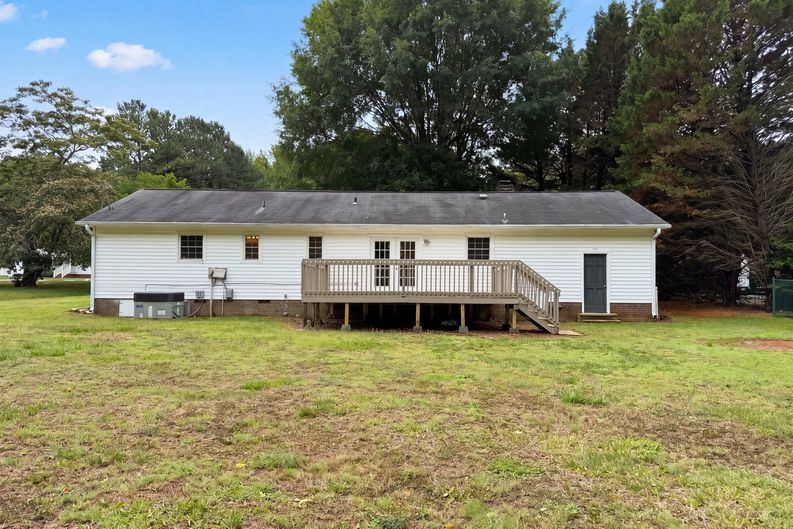 Photo 5 of 22 of 4061 Williams Mill Rd, Burlington, NC