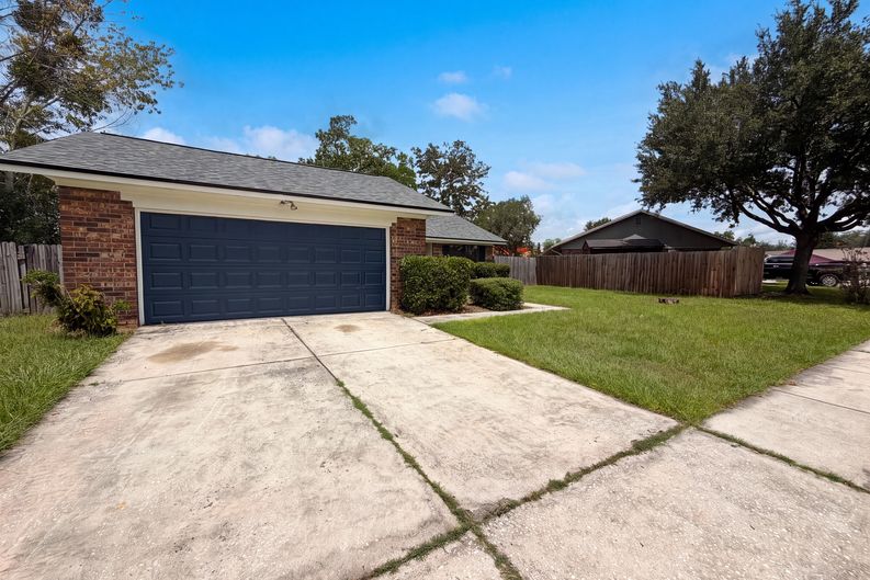 Photo 16 of 19 of 6320 Ian Chad Dr E, Jacksonville, FL