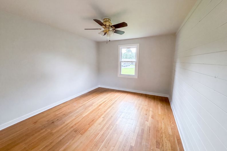 Photo 4 of 16 of 1016 Forestview Dr, Colonial Heights, VA
