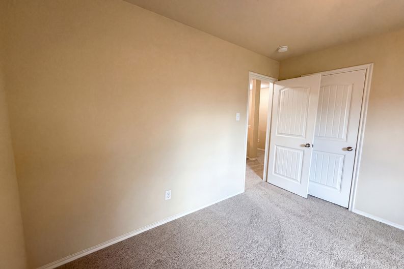 Photo 11 of 17 of 1404 Claire Ln, Royse City, TX