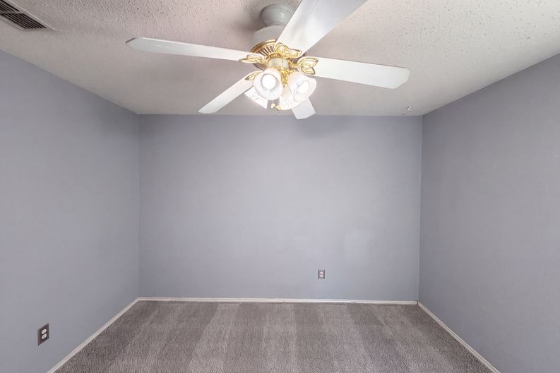 Photo 10 of 17 of 5244 New Castleton Ln, Fort Worth, TX