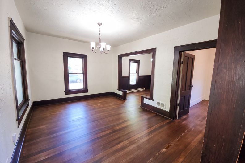 Photo 3 of 29 of 1011 Almaden St, Eugene, OR