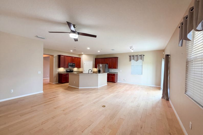 Photo 3 of 27 of 5605 Windsong Oak Dr, Leesburg, FL