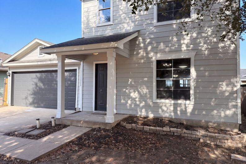 Photo 3 of 29 of 11521 Melstone Dr, Manor, TX