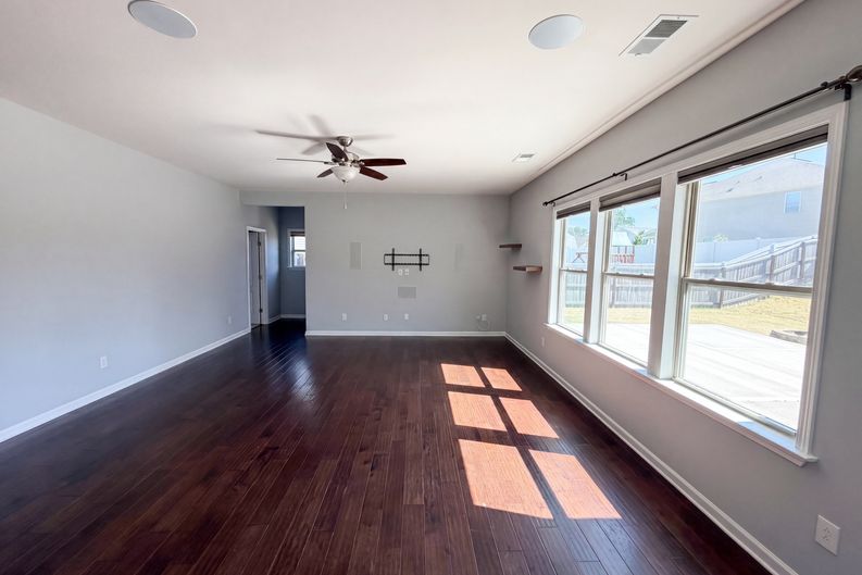 Photo 3 of 23 of 1305 Ivey Grove Ct, Fuquay Varina, NC