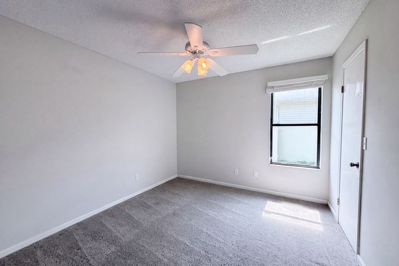 Photo 11 of 17 of 1708 Ashwood Cir, Middleburg, FL