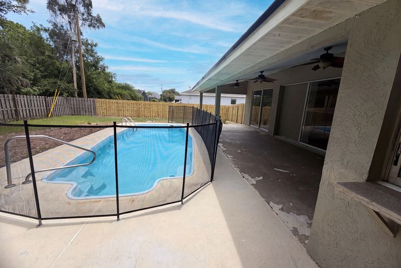 Photo 5 of 29 of 711 SE Celtic Ave, Port Saint Lucie, FL