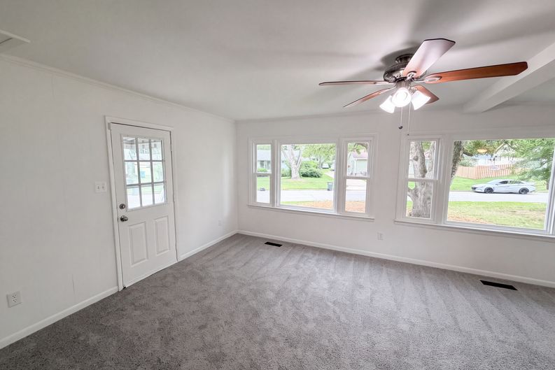 Photo 8 of 32 of 13512 Fitzhugh Ln, Woodbridge, VA