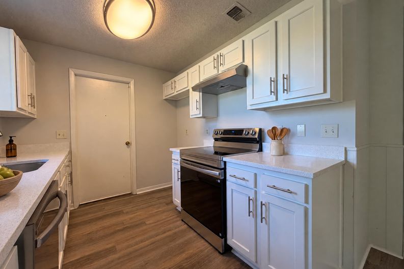 Photo 3 of 21 of 8965 Grampian Dr N, Jacksonville, FL