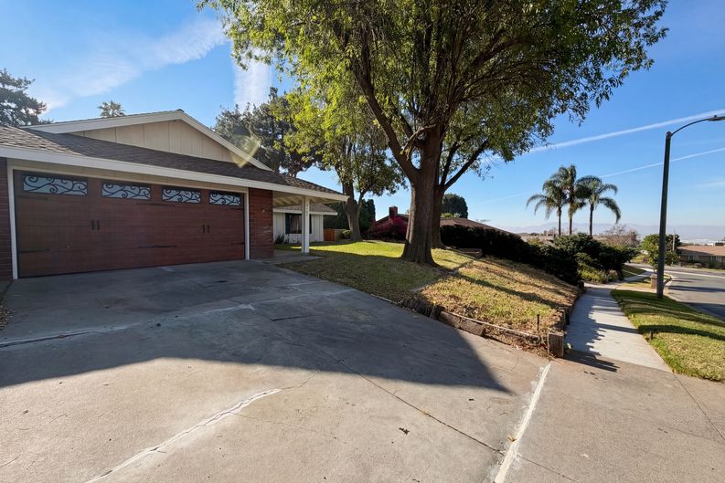 Photo 6 of 21 of 2785 Bonita Dr, Highland, CA