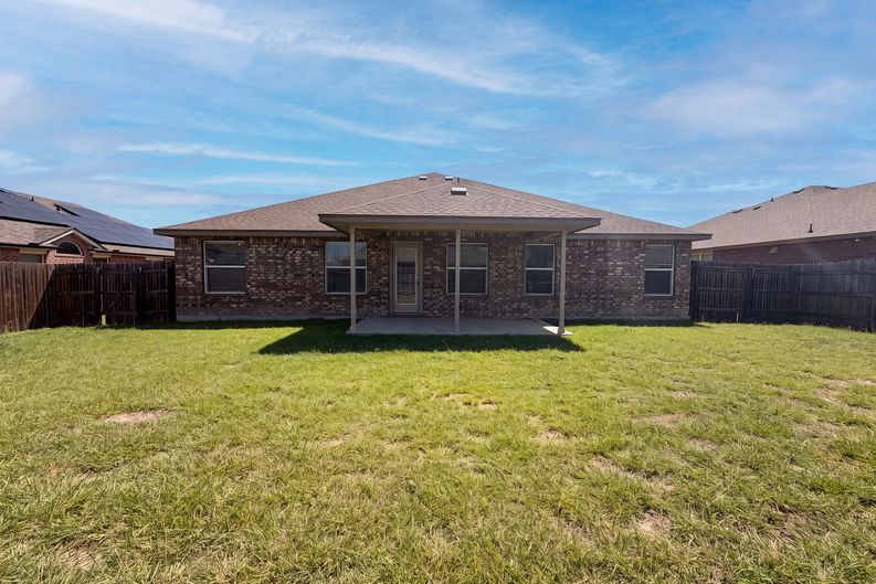 Photo 5 of 18 of 9301 Cricket Dr, Killeen, TX