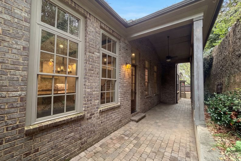 Photo 5 of 38 of 1803 Kent Ave, Dunwoody, GA