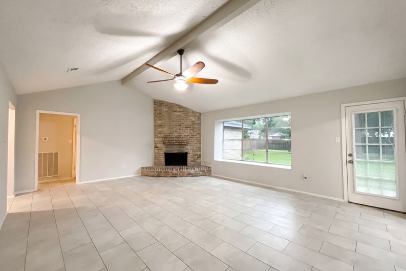 Photo 3 of 16 of 23110 Pennsgrove Rd, Spring, TX