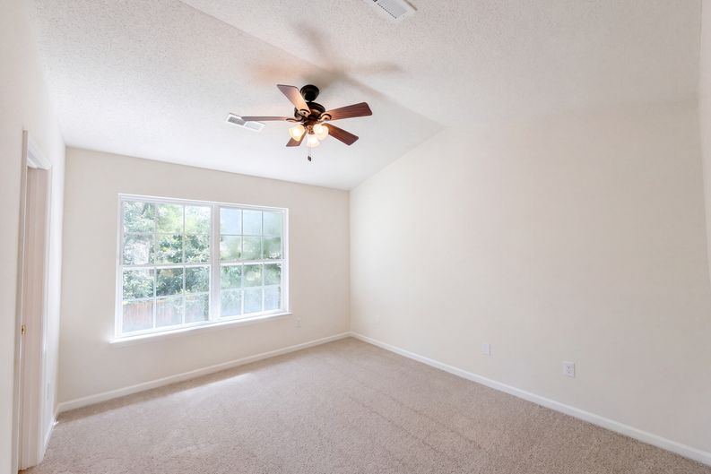 Photo 10 of 20 of 112 Taylor Cir, Goose Creek, SC