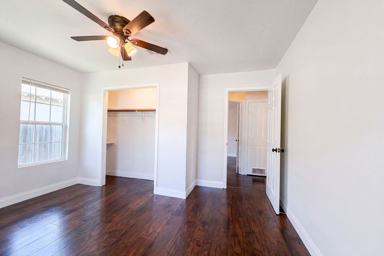 Photo 11 of 17 of 2832 Avenue I, Fort Worth, TX