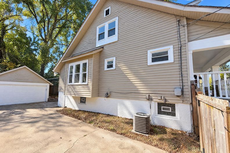 Photo 25 of 30 of 6321 Roe St, Cincinnati, OH