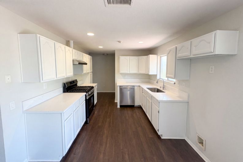 Photo 6 of 20 of 215 Laurel Ln, Hemet, CA