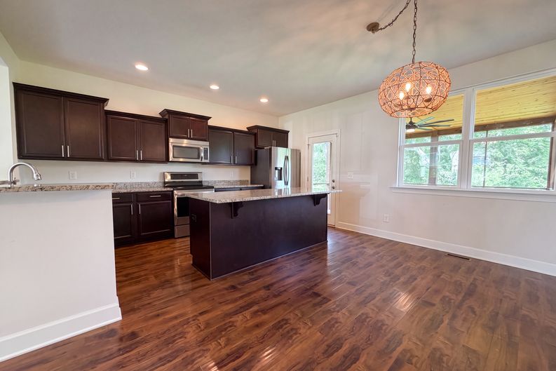 Photo 6 of 17 of 2520 Val Marie Dr, Madison, TN