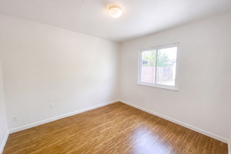 Photo 4 of 21 of 6920 Briggs Dr, Sacramento, CA