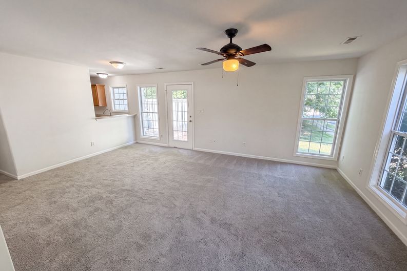 Photo 5 of 21 of 9514 Littleleaf Dr, Charlotte, NC