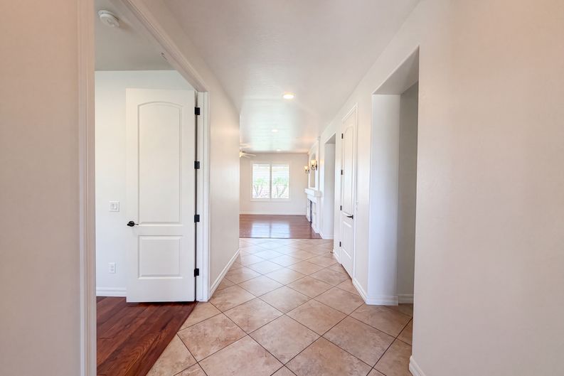 Photo 6 of 27 of 11 W Canyon Way, Chandler, AZ