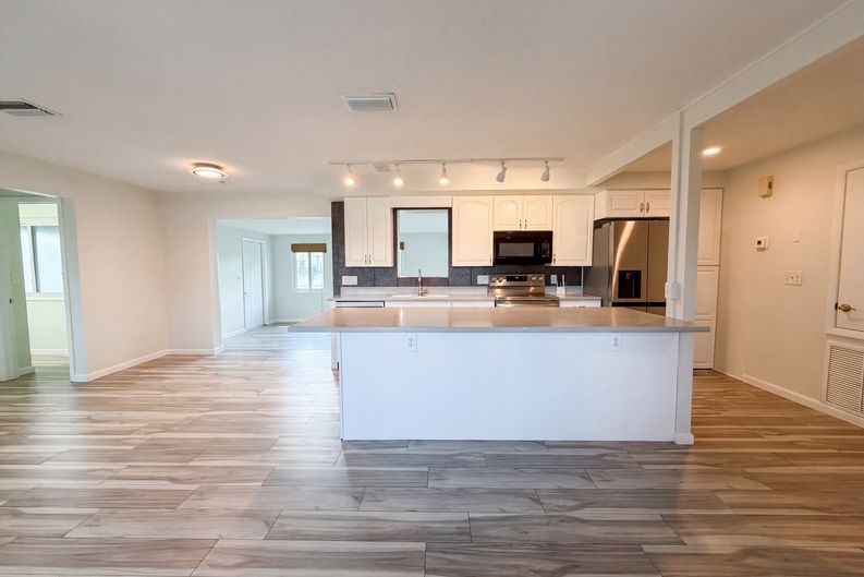 Photo 7 of 26 of 3260 Pinetree St, Port Charlotte, FL