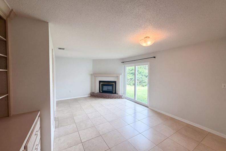 Photo 13 of 15 of 2716 Charleston Dr, Plant City, FL