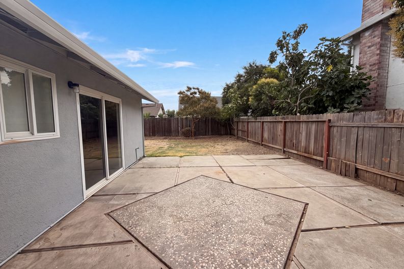 Photo 21 of 25 of 7804 McClintock Way, Sacramento, CA