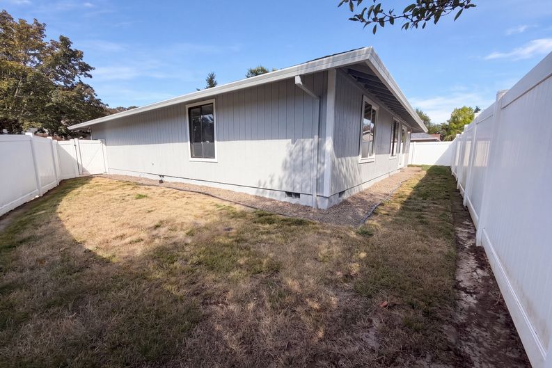Photo 16 of 17 of 2515 NE Hyde St, Hillsboro, OR