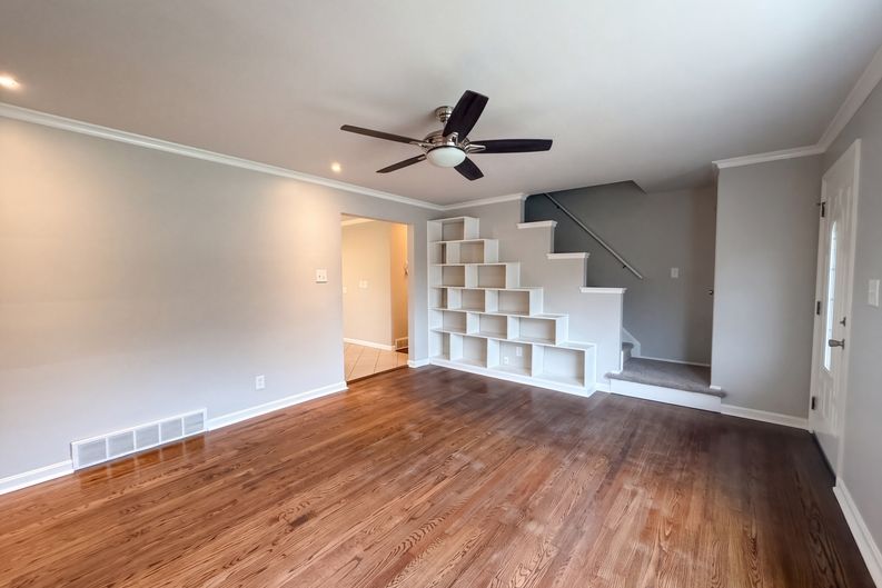 Photo 6 of 21 of 9122 Neil Dr, Cincinnati, OH