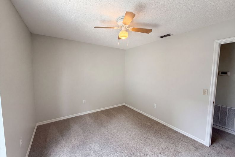 Photo 11 of 20 of 114 Pamala Ct, Sanford, FL