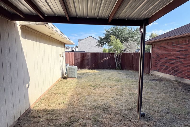 Photo 20 of 24 of 1633 San Francisco St, Carrollton, TX