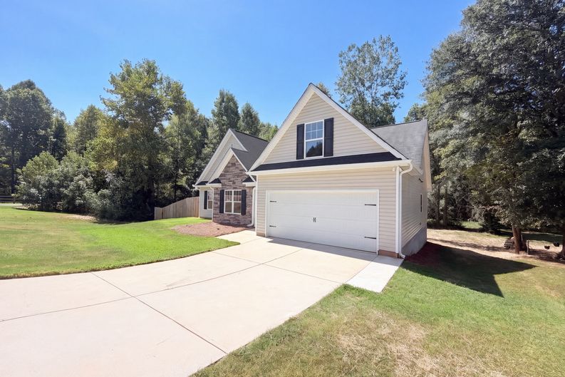 Photo 6 of 20 of 249 Clearwater Dr, Monroe, GA
