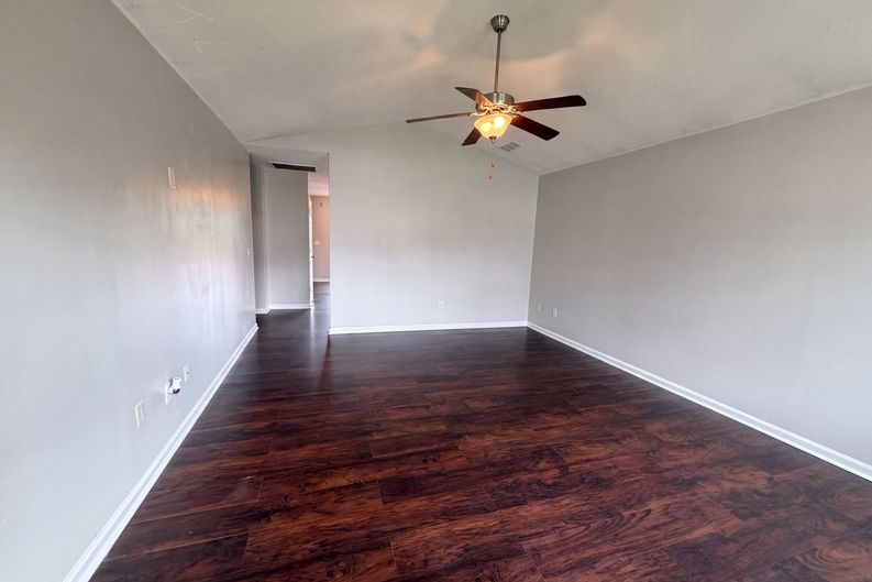 Photo 3 of 16 of 237 Arthurdale Dr, West Columbia, SC