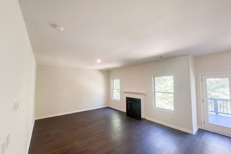 Photo 3 of 21 of 672 Mill Creek Trl, Jonesboro, GA