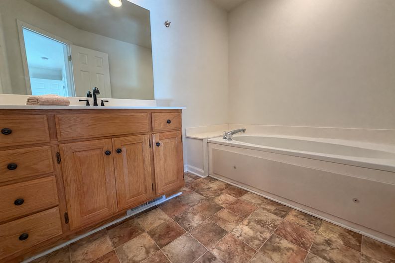 Photo 22 of 42 of 702 Lone Oak Dr, Pegram, TN