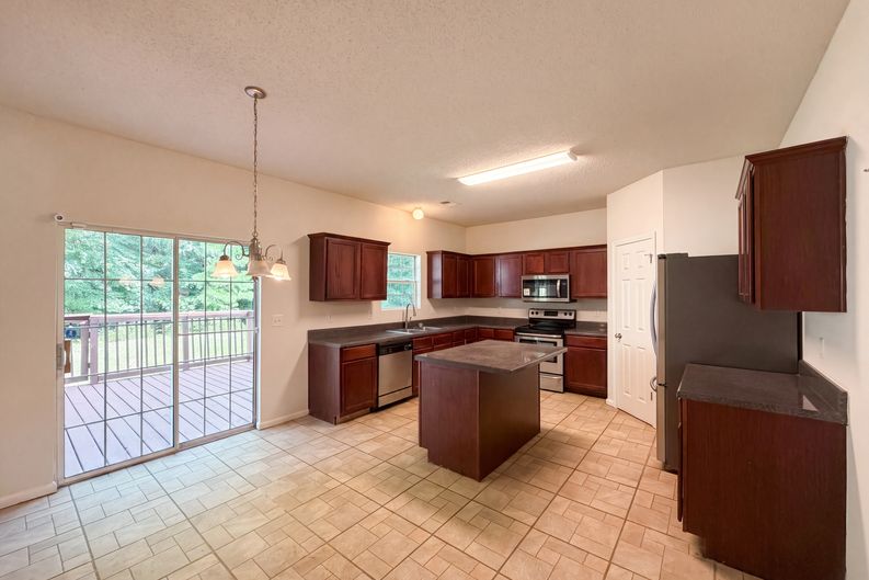 Photo 12 of 29 of 6257 Polar Fox Ct, Riverdale, GA
